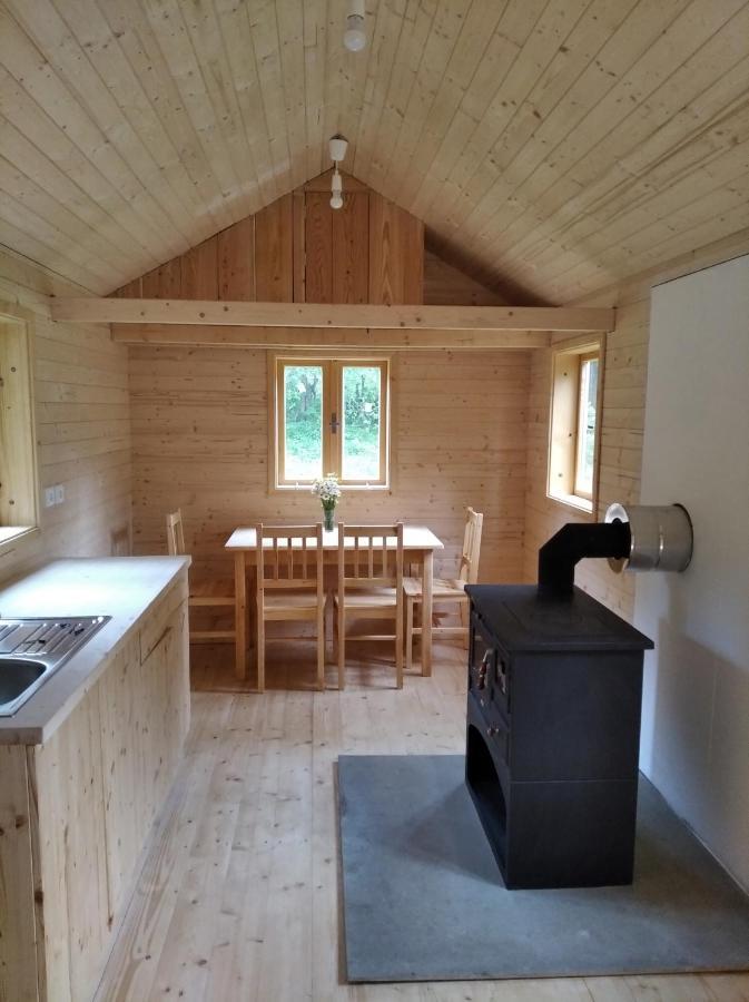 Celorocni Glamping V Pohodlnem Domecku Villa Vyprachtice Luaran gambar